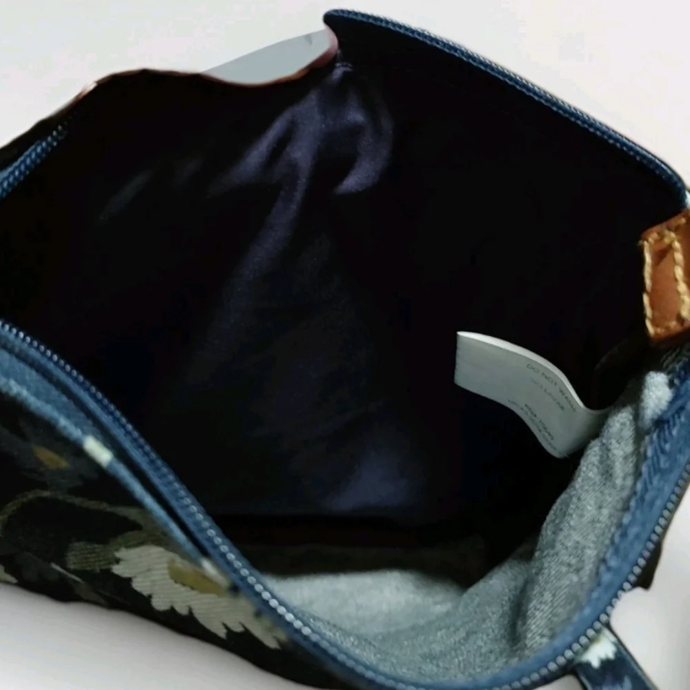 Medium Denim Floral Zip Up Crossbody Purse Made In China Leather Zip Tab NWOT